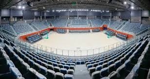 球星突破防线送出助攻